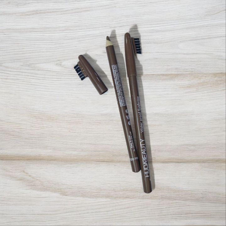 هدى بيوتي قلم حواجب بني + مشط